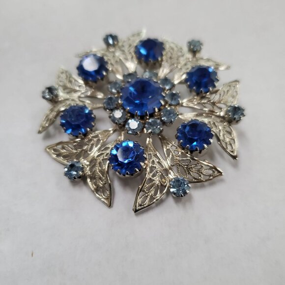 Vintage Celebrity NY Royal and Light Blue Rhinestone Filigree Floral Brooch - Picture 4 of 10